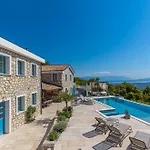 ヴィラ 72 Crikvenica Riviera ブリビル