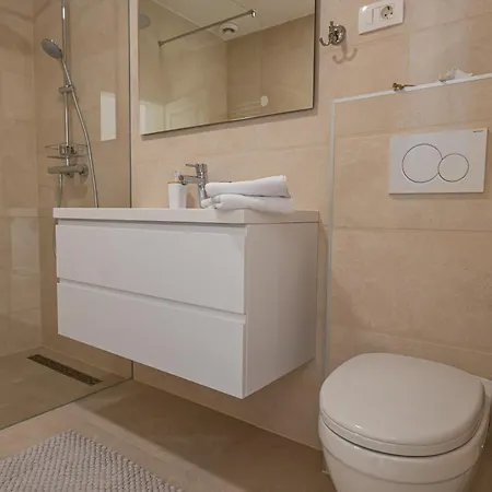 72 Crikvenica Riviera * בריביר